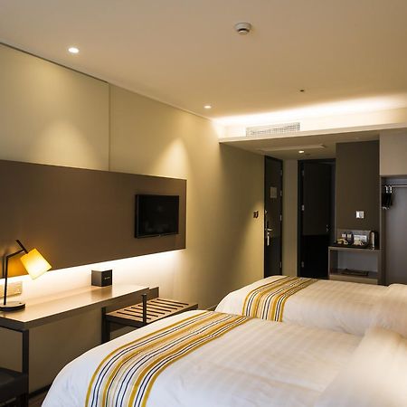 Home Inn Plus Shanghai New International Expo Center Yushan Road Yuanshen Sports Bagian luar foto