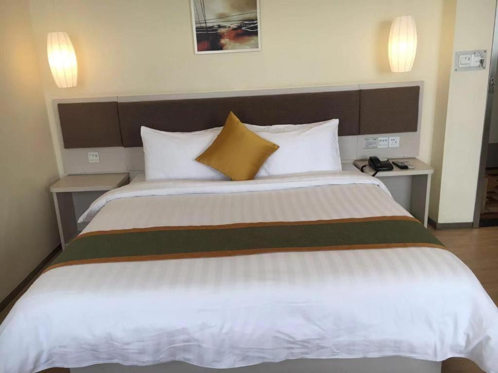 Home Inn Plus Shanghai New International Expo Center Yushan Road Yuanshen Sports Bagian luar foto