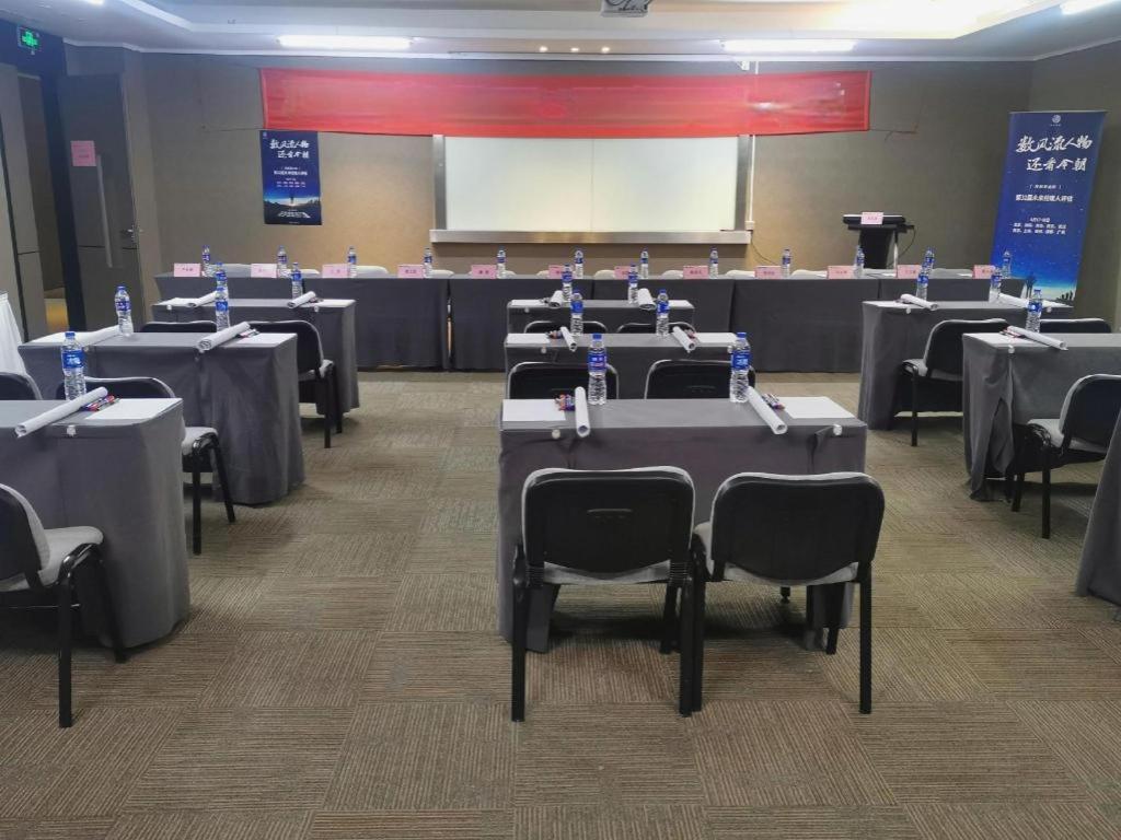 Home Inn Plus Shanghai New International Expo Center Yushan Road Yuanshen Sports Bagian luar foto