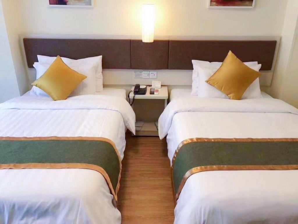 Home Inn Plus Shanghai New International Expo Center Yushan Road Yuanshen Sports Bagian luar foto