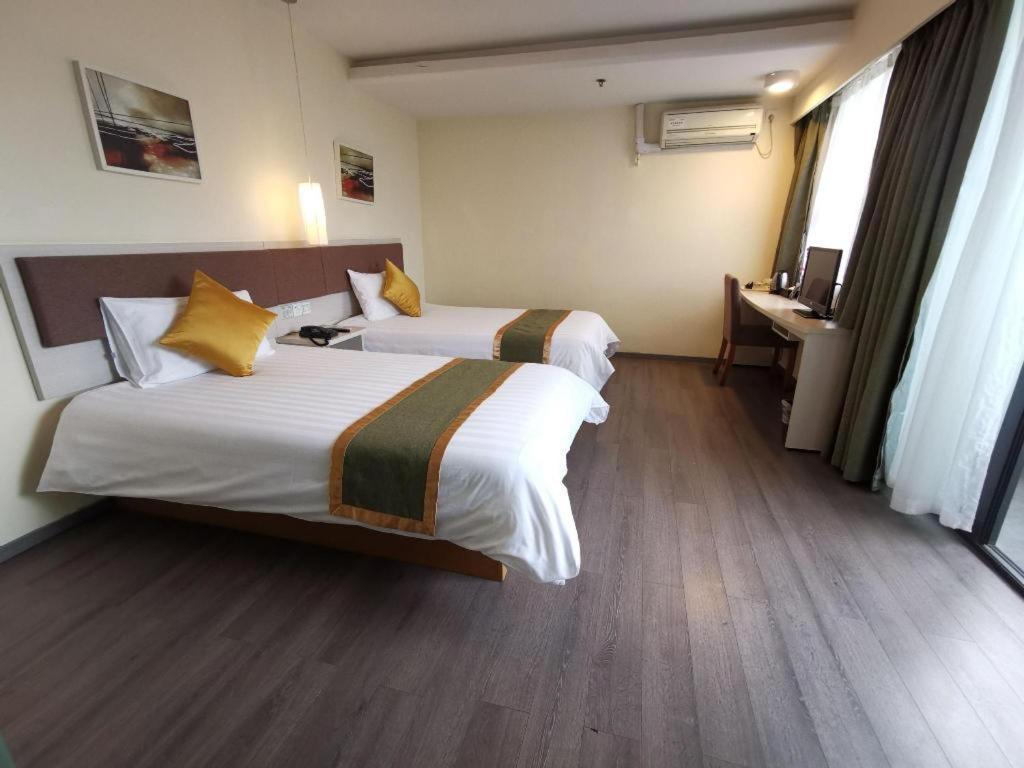 Home Inn Plus Shanghai New International Expo Center Yushan Road Yuanshen Sports Bagian luar foto