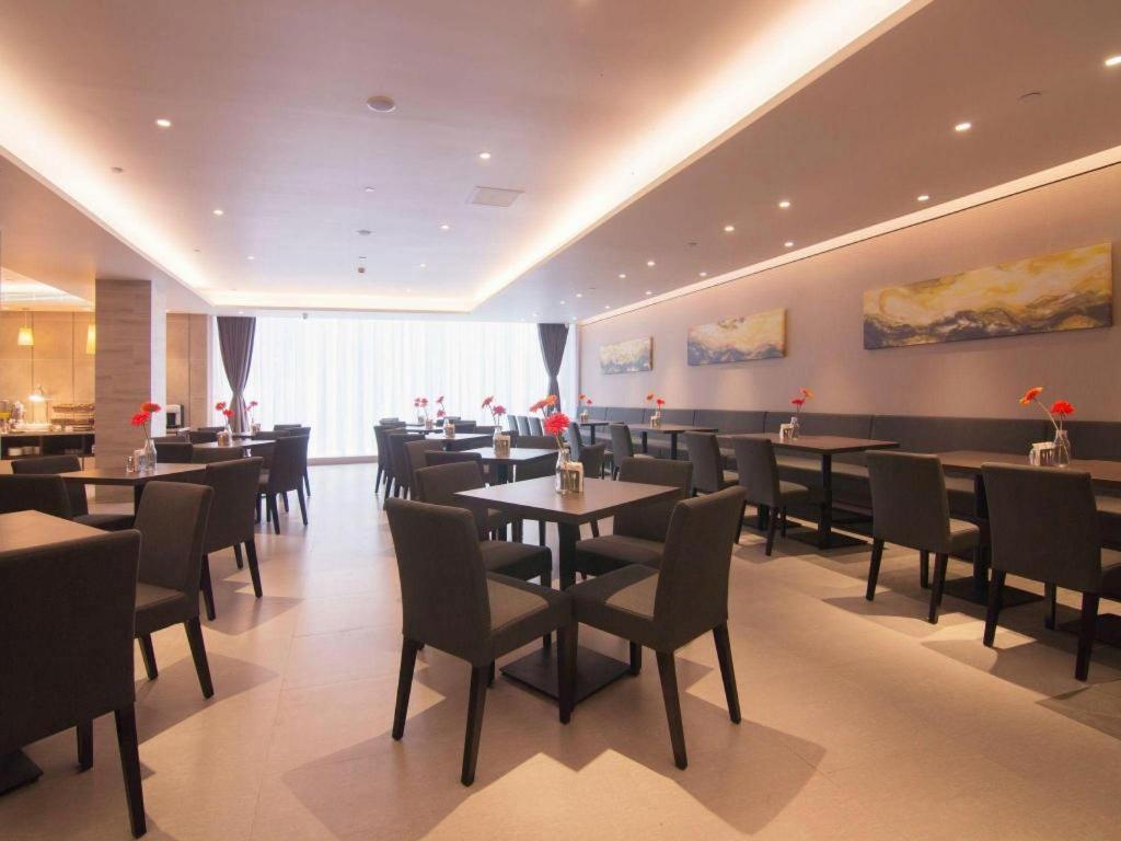 Home Inn Plus Shanghai New International Expo Center Yushan Road Yuanshen Sports Bagian luar foto