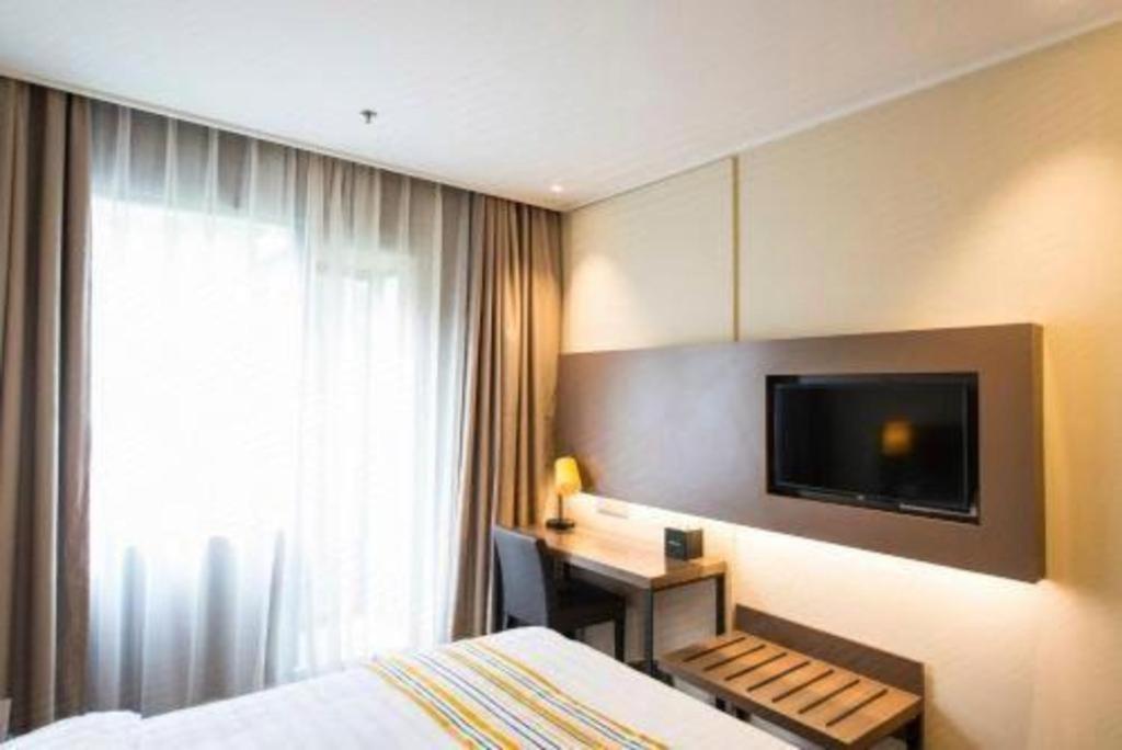 Home Inn Plus Shanghai New International Expo Center Yushan Road Yuanshen Sports Bagian luar foto